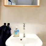 Flair-apartments 'apartment Naehe Schlosspark', 300 M Bahnhof, Innenstadt Stadtteil Schoetmar, Fuer Urlaub Oder Geschaeftsreise, Separater Eingang, 24 Std Check-in,wlan, Streaming-fernseher, Kueche, Regendusche, Doppelbett, 2 Schlafsofa Apartmán Bad Salzuflen