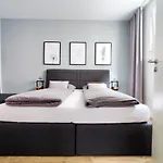 Apartmán Flair-apartments 'apartment Naehe Schlosspark', 300 M Bahnhof, Innenstadt Stadtteil Schoetmar, Fuer Urlaub Oder Geschaeftsreise, Separater Eingang, 24 Std Check-in,wlan, Streaming-fernseher, Kueche, Regendusche, Doppelbett, 2 Schlafsofa *