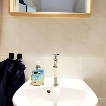 Flair-apartments 'apartment Naehe Schlosspark', 300 M Bahnhof, Innenstadt Stadtteil Schoetmar, Fuer Urlaub Oder Geschaeftsreise, Separater Eingang, 24 Std Check-in,wlan, Streaming-fernseher, Kueche, Regendusche, Doppelbett, 2 Schlafsofa アパート バート・ザルツフレン