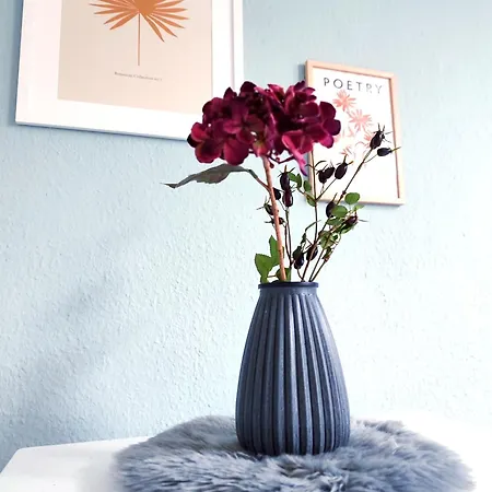 アパート Flair-apartments 'apartment Naehe Schlosspark', 300 M Bahnhof, Innenstadt Stadtteil Schoetmar, Fuer Urlaub Oder Geschaeftsreise, Separater Eingang, 24 Std Check-in,wlan, Streaming-fernseher, Kueche, Regendusche, Doppelbett, 2 Schlafsofa *