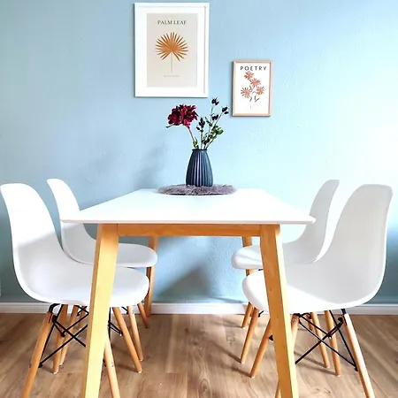 Flair-apartments 'apartment Naehe Schlosspark', 300 M Bahnhof, Innenstadt Stadtteil Schoetmar, Fuer Urlaub Oder Geschaeftsreise, Separater Eingang, 24 Std Check-in,wlan, Streaming-fernseher, Kueche, Regendusche, Doppelbett, 2 Schlafsofa * バート・ザルツフレン