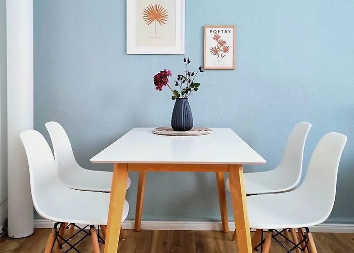 Flair-apartments 'apartment Naehe Schlosspark', 300 M Bahnhof, Innenstadt Stadtteil Schoetmar, Fuer Urlaub Oder Geschaeftsreise, Separater Eingang, 24 Std Check-in,wlan, Streaming-fernseher, Kueche, Regendusche, Doppelbett, 2 Schlafsofa *