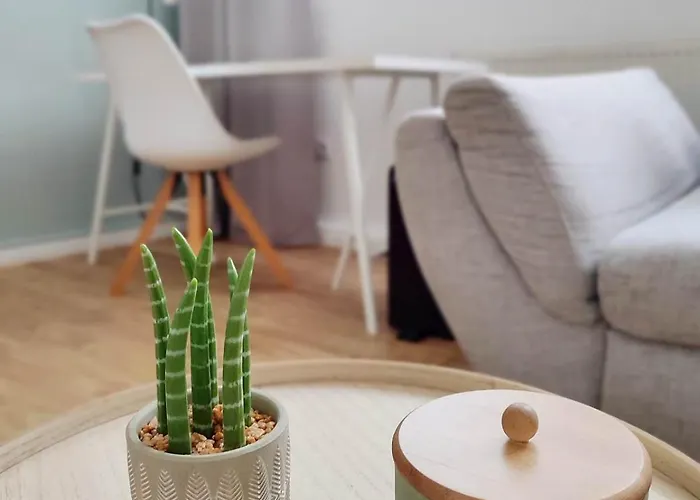 Διαμέρισμα Flair-apartments 'apartment Naehe Schlosspark', 300 M Bahnhof, Innenstadt Stadtteil Schoetmar, Fuer Urlaub Oder Geschaeftsreise, Separater Eingang, 24 Std Check-in,wlan, Streaming-fernseher, Kueche, Regendusche, Doppelbett, 2 Schlafsofa Bad Salzuflen