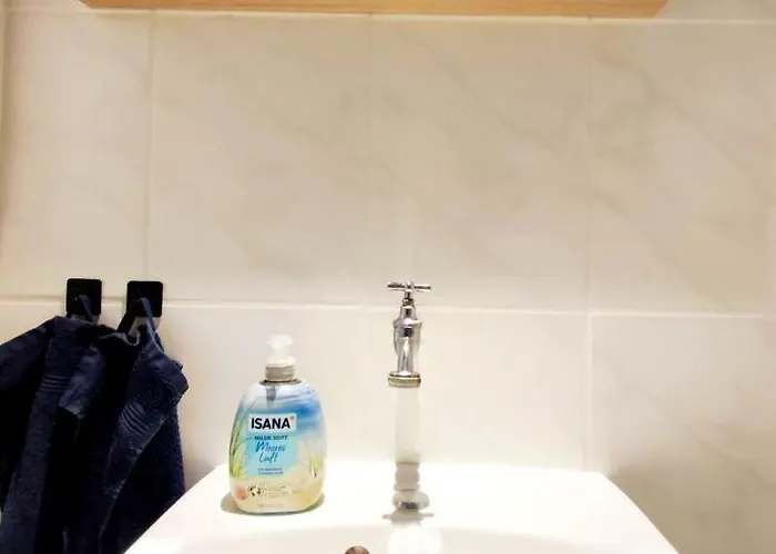 Flair-apartments 'apartment Naehe Schlosspark', 300 M Bahnhof, Innenstadt Stadtteil Schoetmar, Fuer Urlaub Oder Geschaeftsreise, Separater Eingang, 24 Std Check-in,wlan, Streaming-fernseher, Kueche, Regendusche, Doppelbett, 2 Schlafsofa Διαμέρισμα Bad Salzuflen