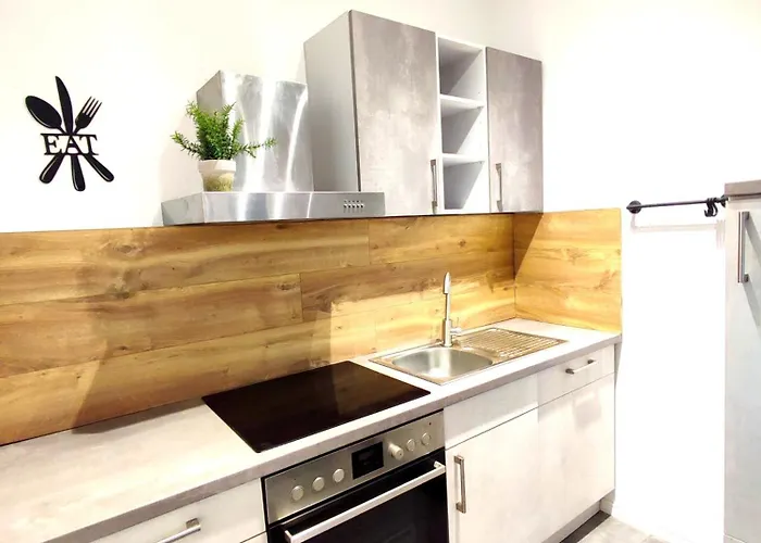 Διαμέρισμα Flair-apartments 'apartment Naehe Schlosspark', 300 M Bahnhof, Innenstadt Stadtteil Schoetmar, Fuer Urlaub Oder Geschaeftsreise, Separater Eingang, 24 Std Check-in,wlan, Streaming-fernseher, Kueche, Regendusche, Doppelbett, 2 Schlafsofa