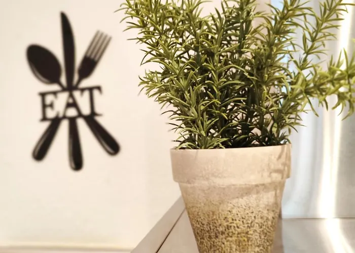 Flair-apartments 'apartment Naehe Schlosspark', 300 M Bahnhof, Innenstadt Stadtteil Schoetmar, Fuer Urlaub Oder Geschaeftsreise, Separater Eingang, 24 Std Check-in,wlan, Streaming-fernseher, Kueche, Regendusche, Doppelbett, 2 Schlafsofa Διαμέρισμα Bad Salzuflen