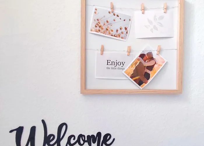 Flair-apartments 'apartment Naehe Schlosspark', 300 M Bahnhof, Innenstadt Stadtteil Schoetmar, Fuer Urlaub Oder Geschaeftsreise, Separater Eingang, 24 Std Check-in,wlan, Streaming-fernseher, Kueche, Regendusche, Doppelbett, 2 Schlafsofa *